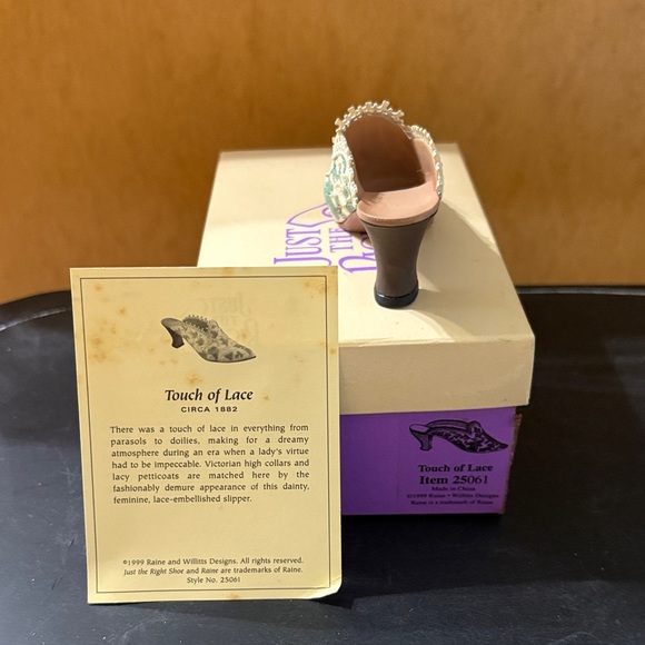 Just The Right Shoe - Cream and Green Lace Heels - Picture 3 of 5